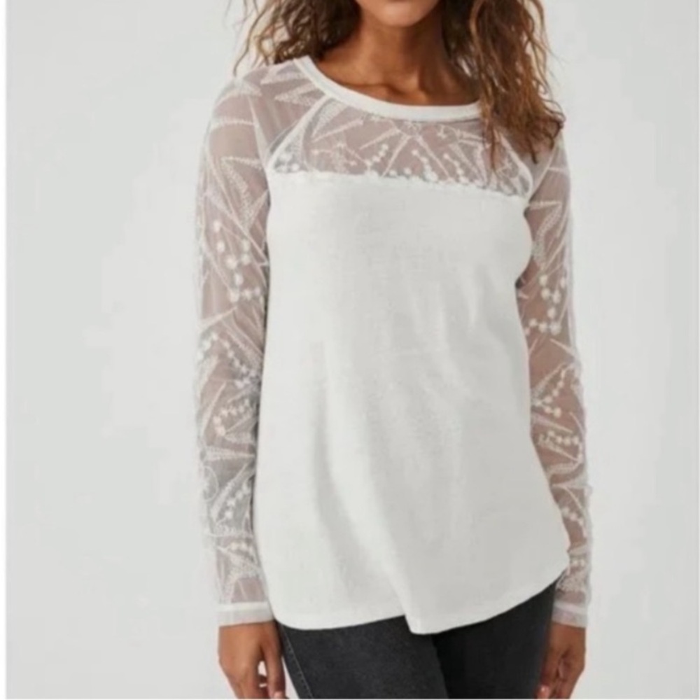 Free People Top Sydney Tee Love Dove Size Small Off White Lace Long Sleeves NWT